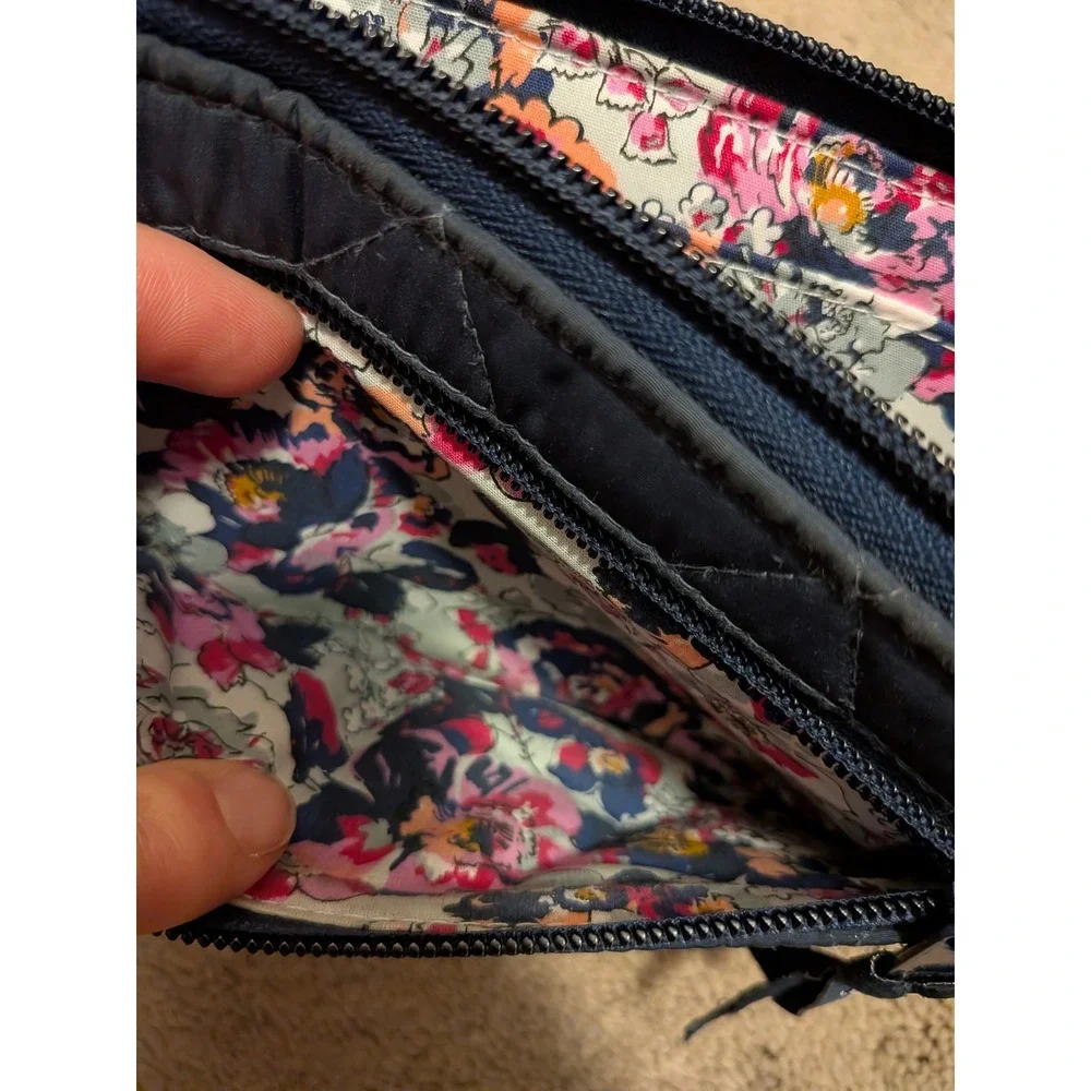 Vera Bradley Navy Blue Quilted Turnlock Zip‎ Around Wallet Floral Lining